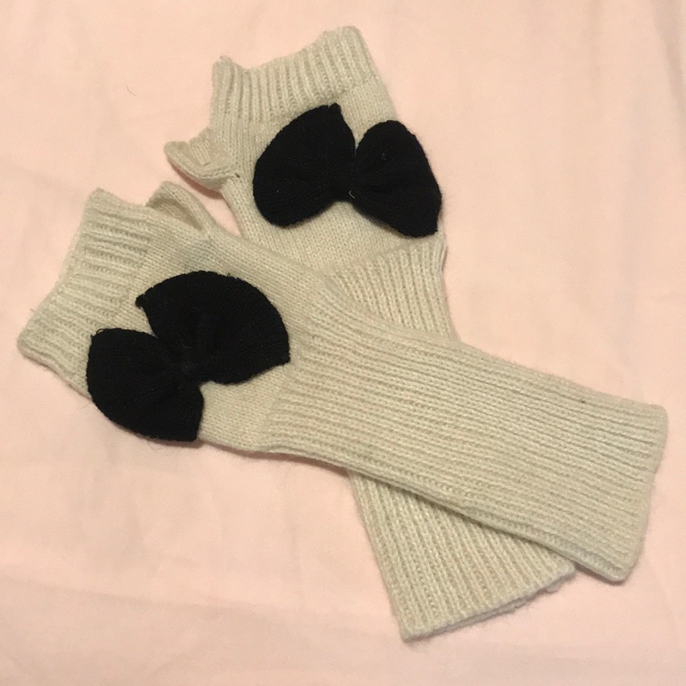Warm Fingerless gloves with black bow